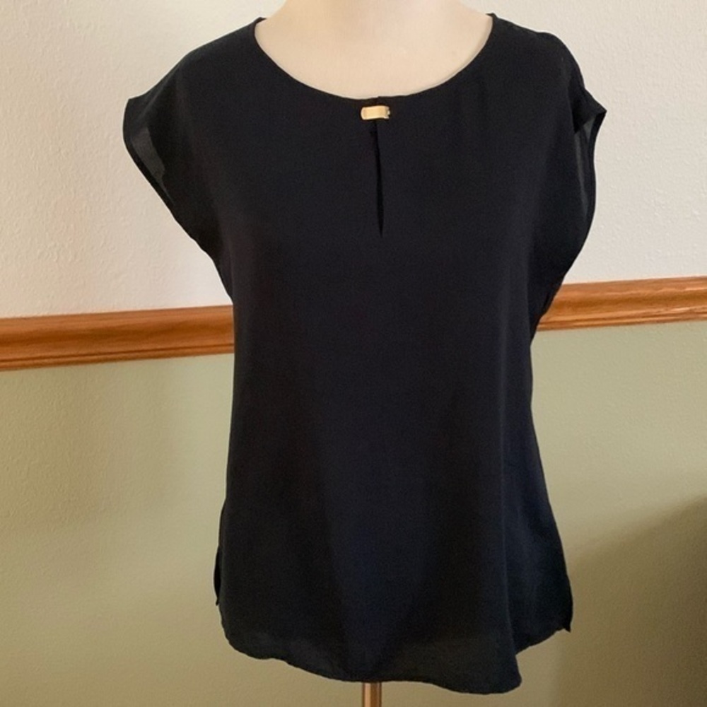 Banana Republic Black Sleeveless Shell Gold Clasp 2P